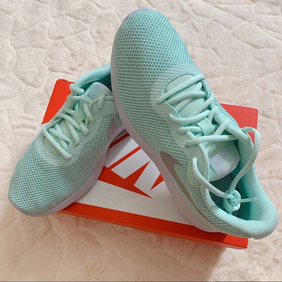 nike tanjun knit sneaker